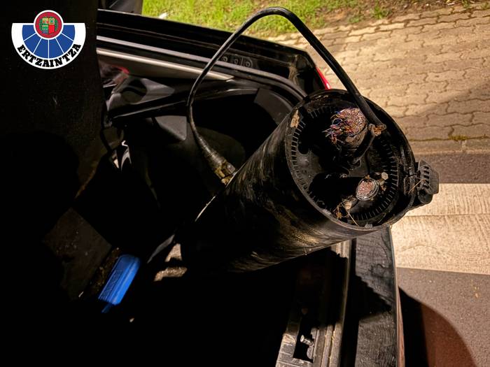 Bi pertsona atxilotu dituzte Mallabiko enpresa batean, kablea lapurtzea leporatuta