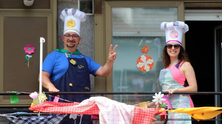 [ARGAZKI GALERIA]: Sanprudentzioetako paella eguna balkoietan ospatu dute abadiñarrek