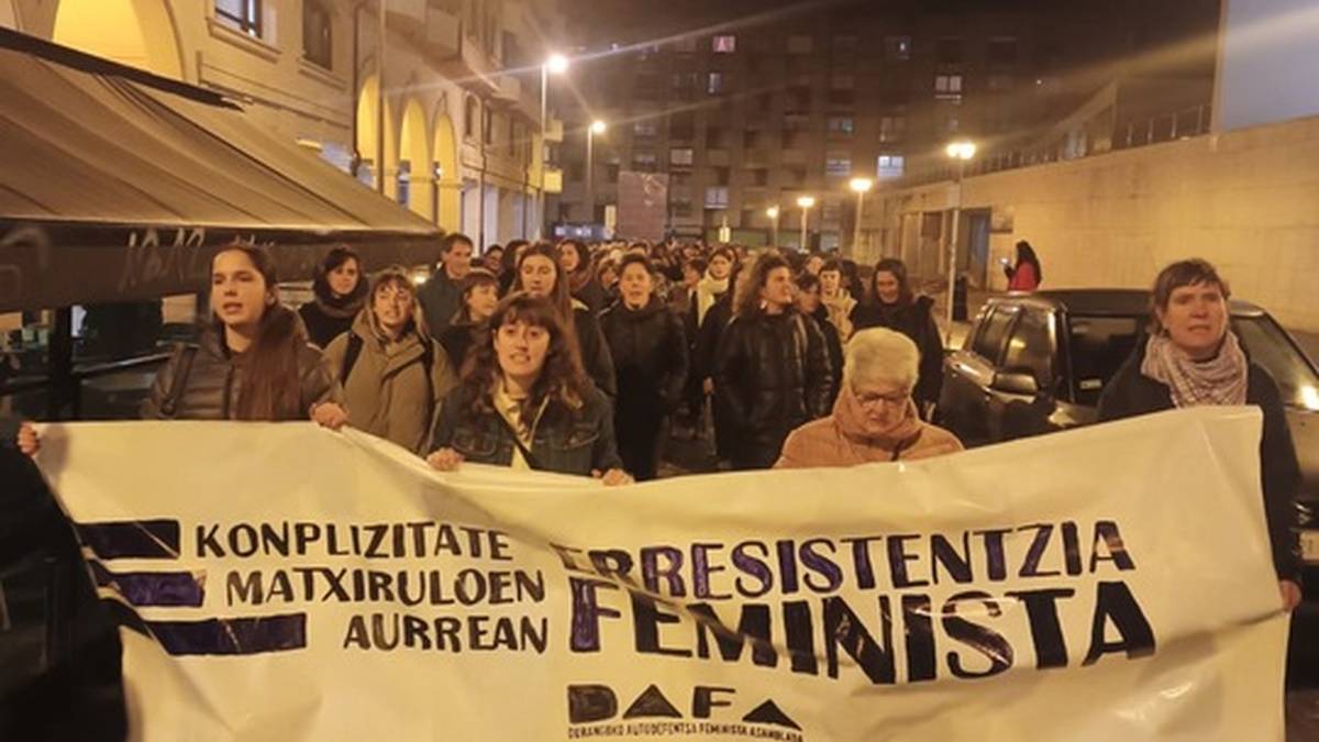 [ARGAZKI GALERIA] Indarkeria matxista salatu dute Durangaldeko kaeetan