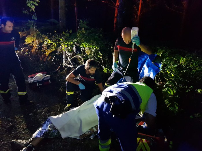 51 urteko txirrindulari batek istripua izan du Axpetik Sagastara doan mendiko bidean