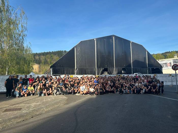 Durangaldeko Ernaik bere norabide berria azalduko du barikuan, Iurretako plazan