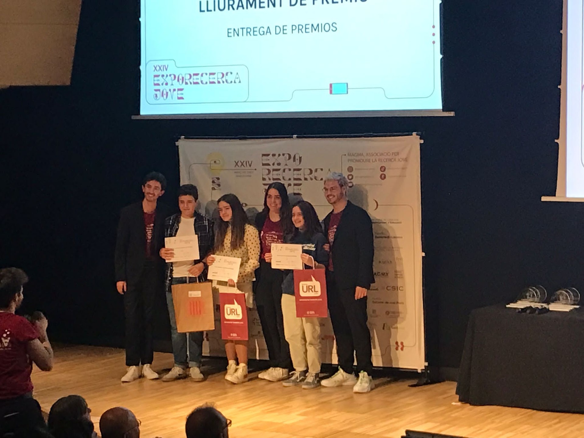 Lauaxetako ikasleek 7 sari lortu dituzte Exporecerca zientzia-azokan