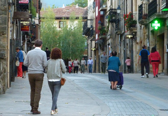 Herriko merkatari, ostalari eta autonomoei laguntzeko hainbat neurri hartu ditu Elorrioko Udalak