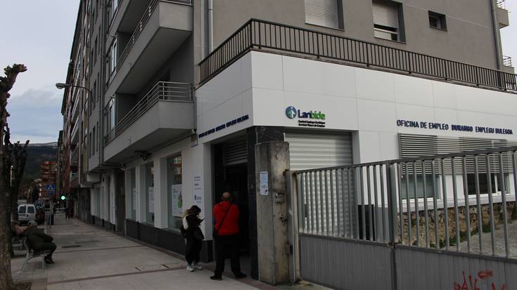 Gazteriak lan merkatuan bizi dituen "dominazioa eta pobrezia" aztertzeari ekin dio Durangoko GKS-k