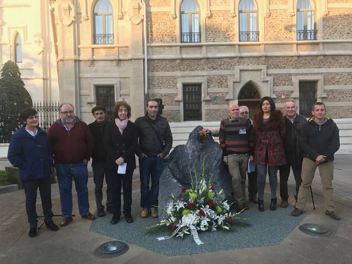 Bonbardaketaren erantzuleak auzitegietara eramateko adierazpen instituzionala adostu dute Durangon