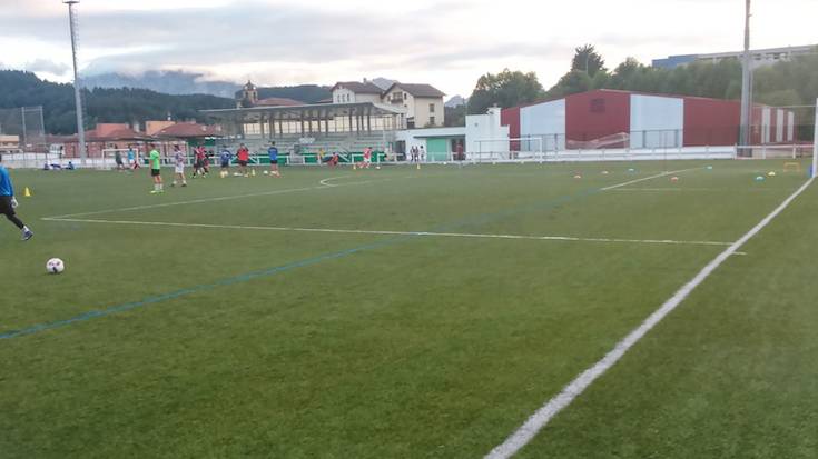 Zaldibarko kiroldegian eta futbol-zelaian hobekuntzak egin dituzte udan 