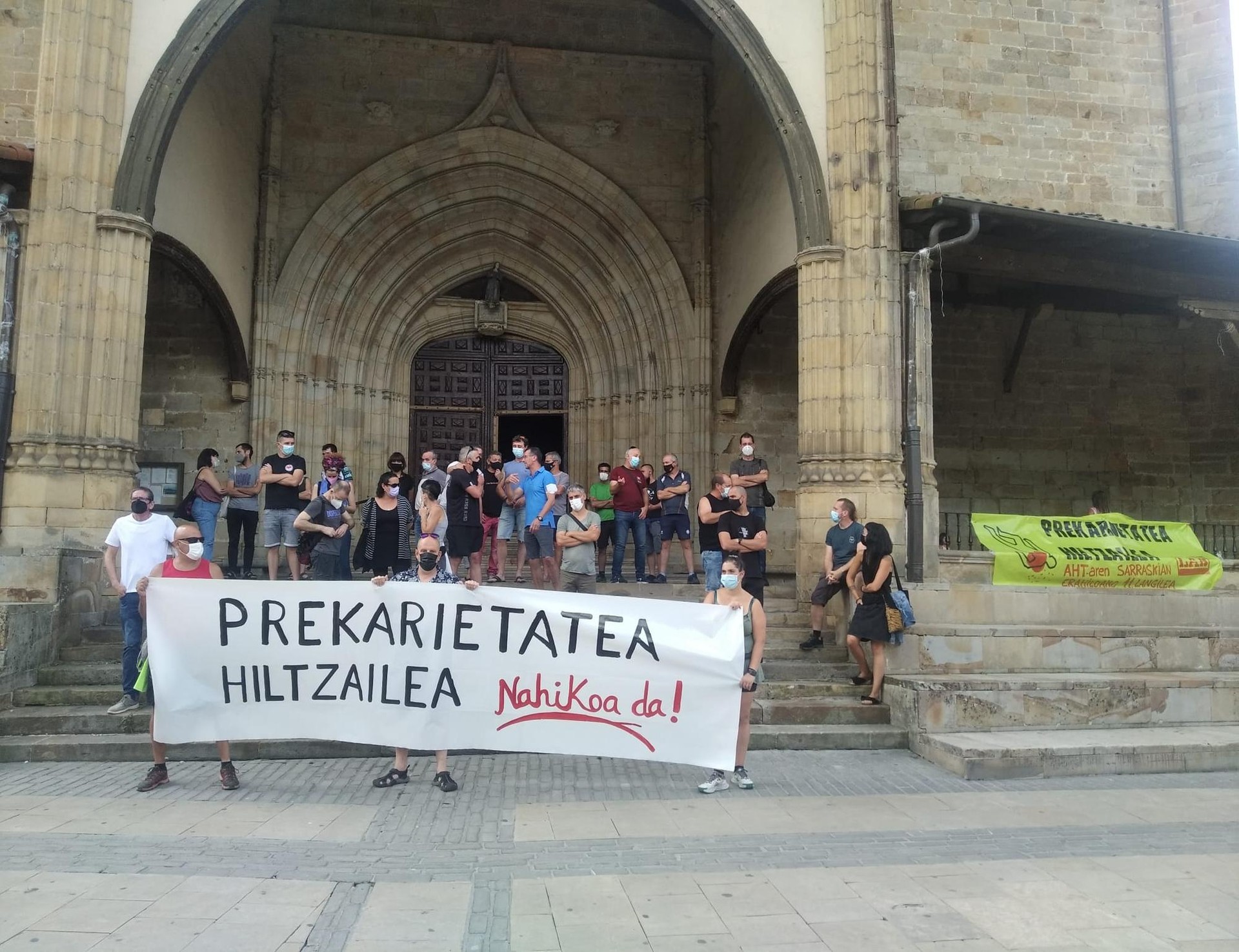 Lan prekarietatea salatzeko dozenaka lagun batu dira Elorrion