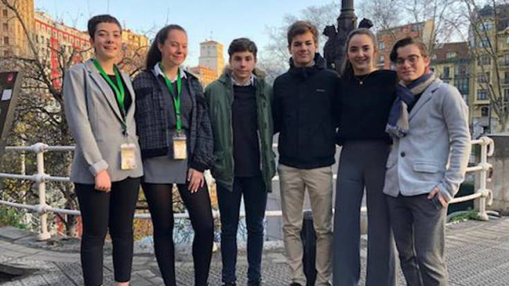 European Youth Parliament topaketan parte hartu dute Jesuitetako sei ikasleek