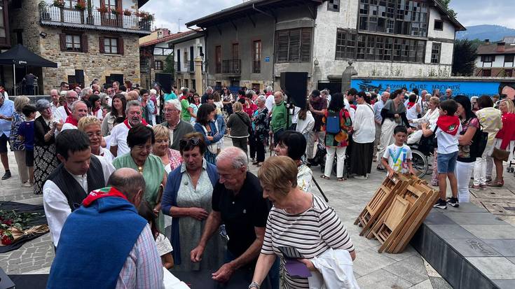 Otxandioko bonbardaketan hildakoak gogoratu dituzte Andikona plazan