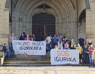 Iguriako auzotarrek oinezkoentzako bide segurua eskatu dute