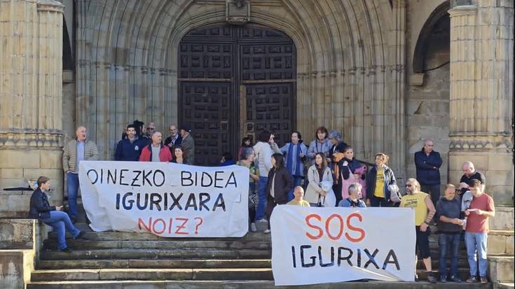 Iguriako auzotarrek oinezkoentzako bide segurua eskatu dute