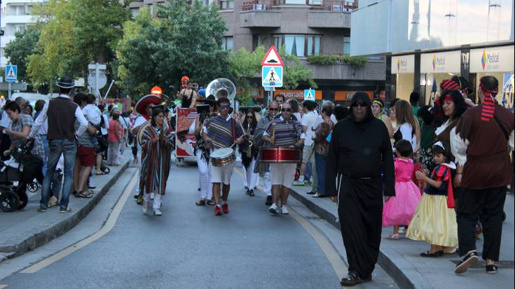 Durangoko jaietako mozorro desfilea iruditan