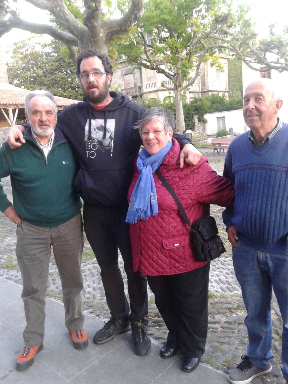 Iurretako Bertso Taldea eta Abadiñoko Koipelustre's Taldekako finalera sailkatu dira