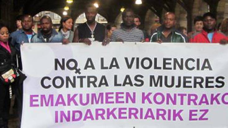 Durangaldeko Voz Afrikanak manifestazioa deitu du bi etorkinen hilketak salatzeko