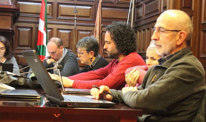 “Gobernu taldeak ez gaitu kontuan hartzen”, salatu du EH Bilduk