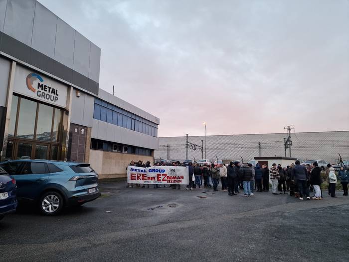 Lebarioko Metal Group enpresako 48 langileren etorkizuna, airean