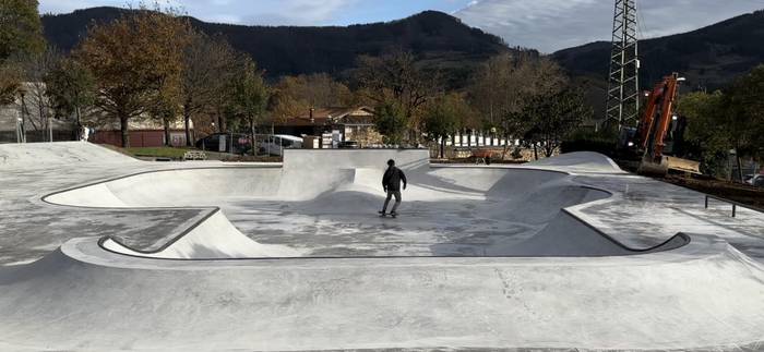 Elorrioko skate parkea erabilgarri dago jada