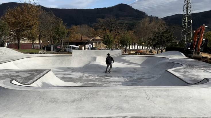 Elorrioko skate parkea erabilgarri dago jada