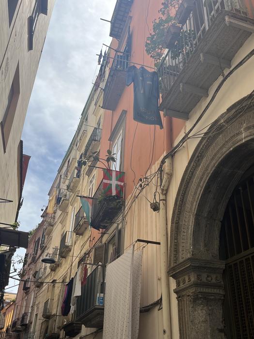 Euskaldunak munduan, Napoles
