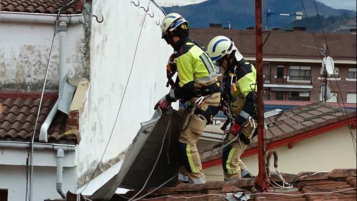 [BIDEOA]: Haizea kalteak eragiten dabil Durangaldean