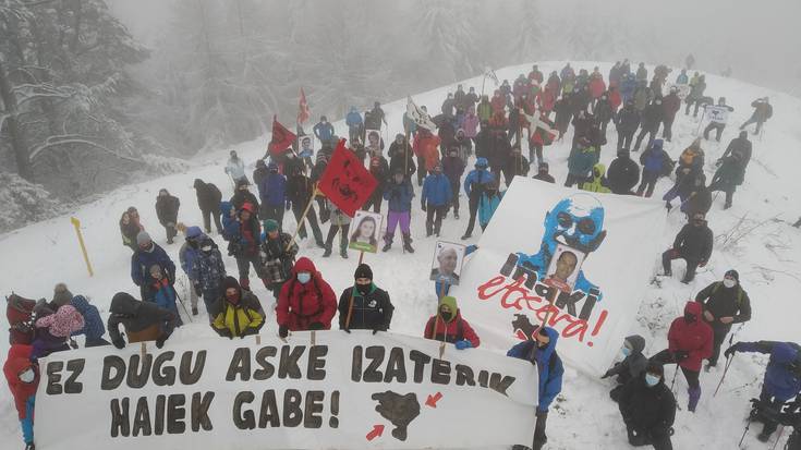 Intxortara igoera egin dute Elorrioko, Elgetako, Arrasateko eta Bergarako hainbat herritarrek