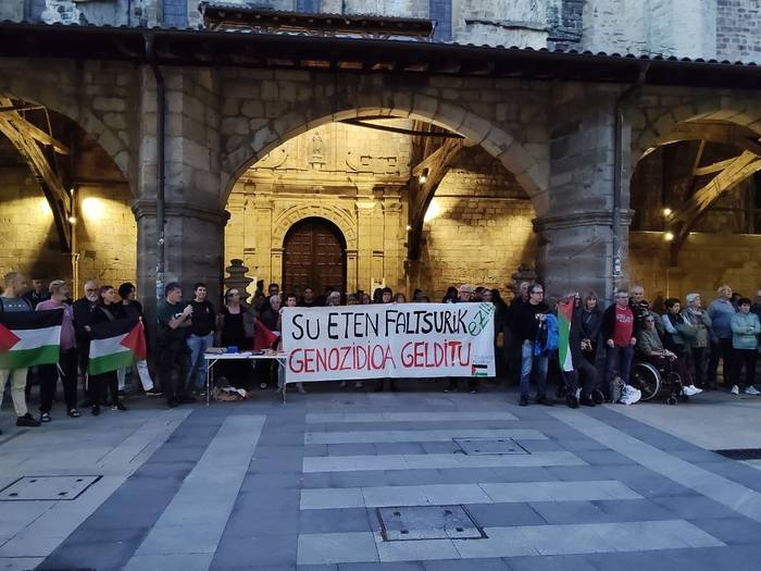 Palestinaren aldeko elkarretaratzea egin dute Durangon