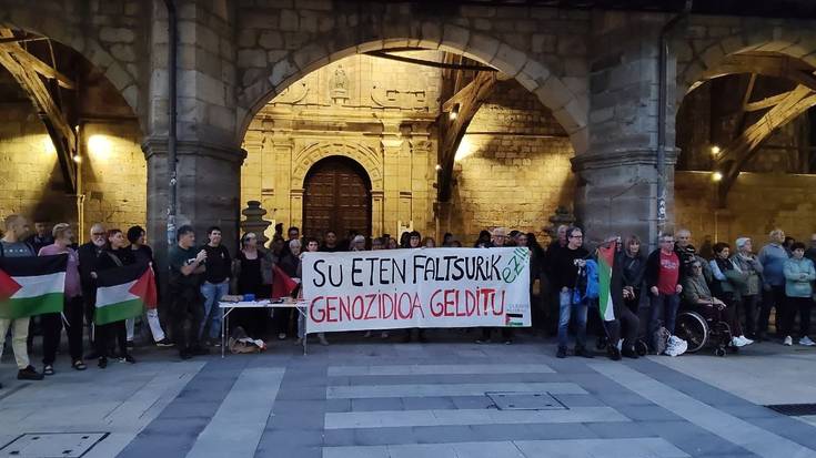 Palestinaren aldeko elkarretaratzea egin dute Durangon