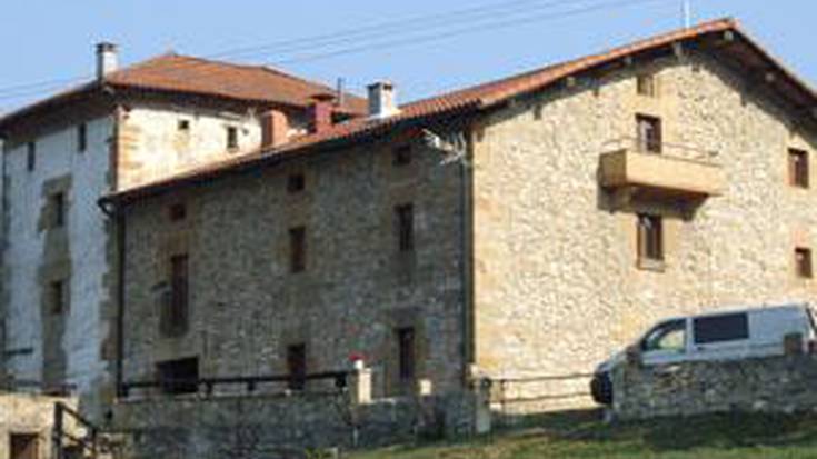 Goierri auzoan, dorretxe, jauregietxe, ermita eta baserri historikoen artean