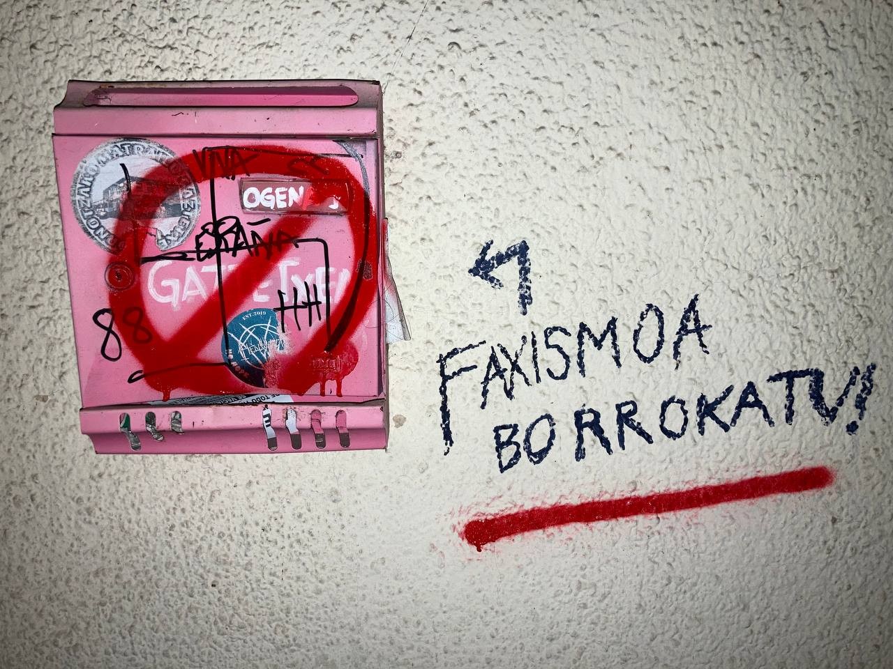 Zornotzako Matrailu gaztetxera lapurretan sartu direla salatu dute