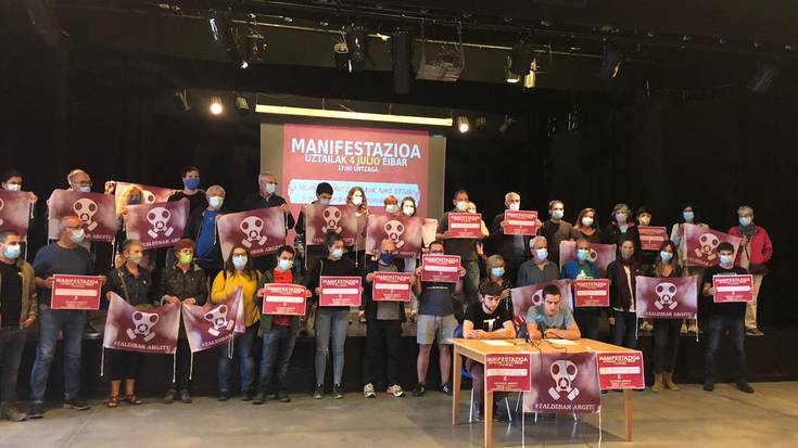 Zaldibar Argituk manifestaziora deitu du zapaturako Eibarren