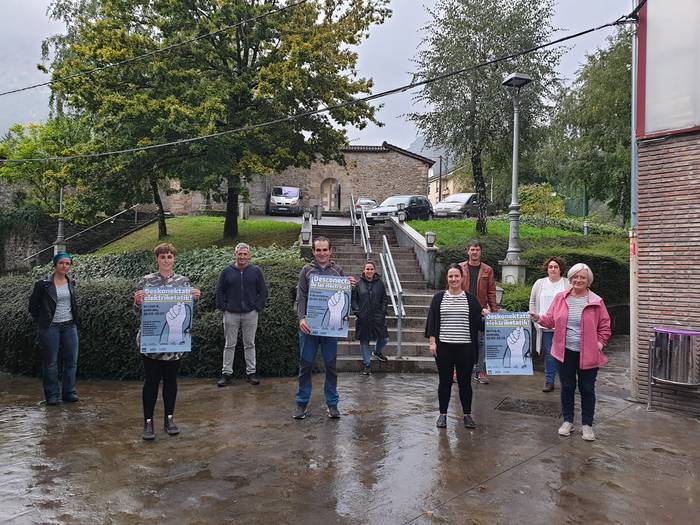 Durangaldeko EH Bilduk argindar enpresa handien kontrako itzalaldira deitu du
