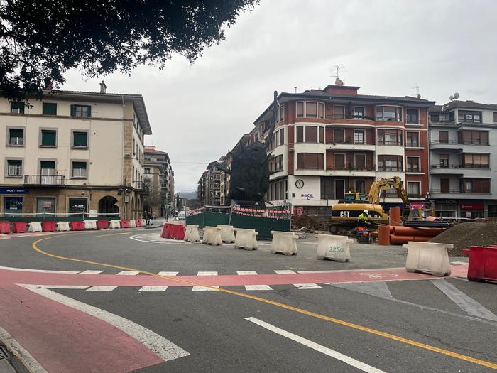 Erdiguneko biribilguneko zirkulazioan noranzkoa aldatuko dute bihartik aurrera