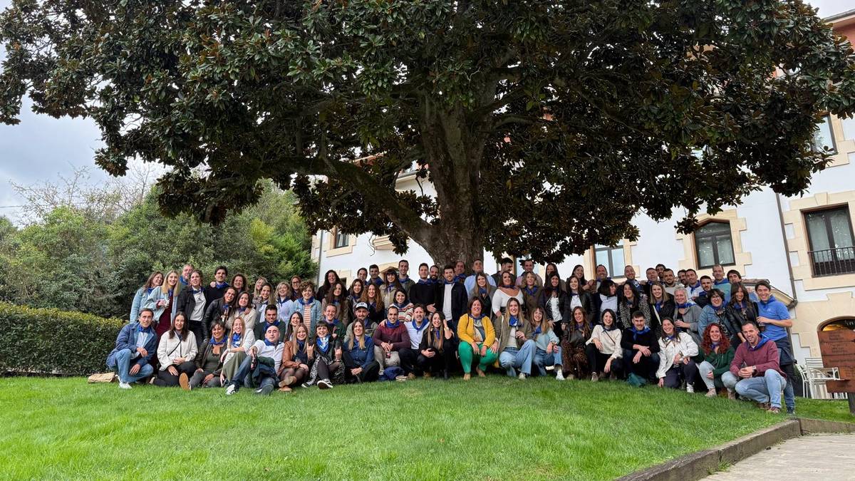 1986ko kintoen ospakizunak talde ederra batu du Durangon