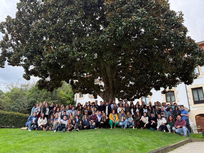 1986ko kintoen ospakizunak talde ederra batu du Durangon