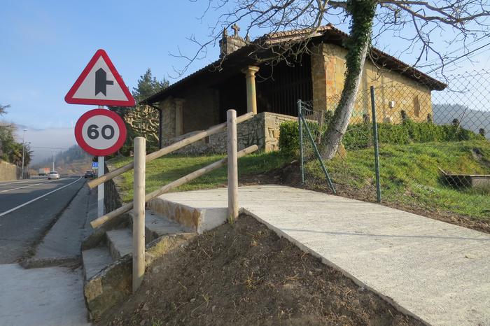 San Lorentzo ermita ingurua konpondu dute
