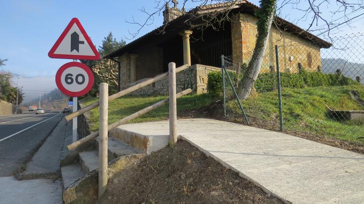 San Lorentzo ermita ingurua konpondu dute