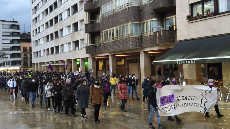 Durangoko mugimendu feministak deialdi bi antolatu ditu Martxoaren 8a prestatzeko