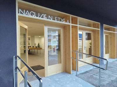 World Cafe: Emakumeen Etxeak