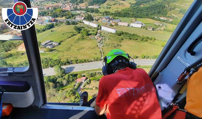 32 urteko gazte elorriarraren bila jarraitzen dute