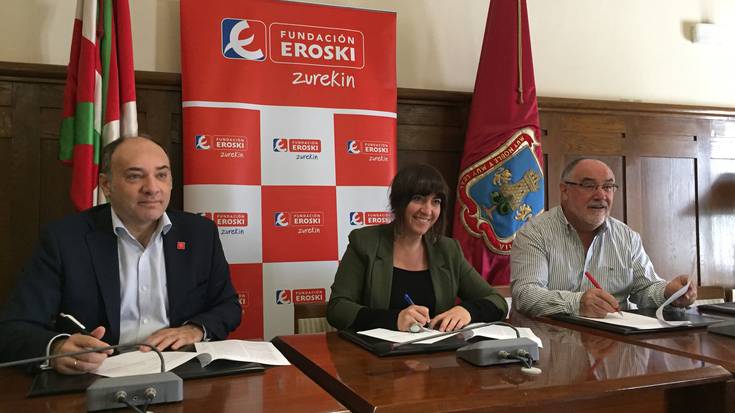 Elorrioko Udalak, Eroskik eta Kainaberak hitzarmena berritu dute beharra duten familiei laguntzeko