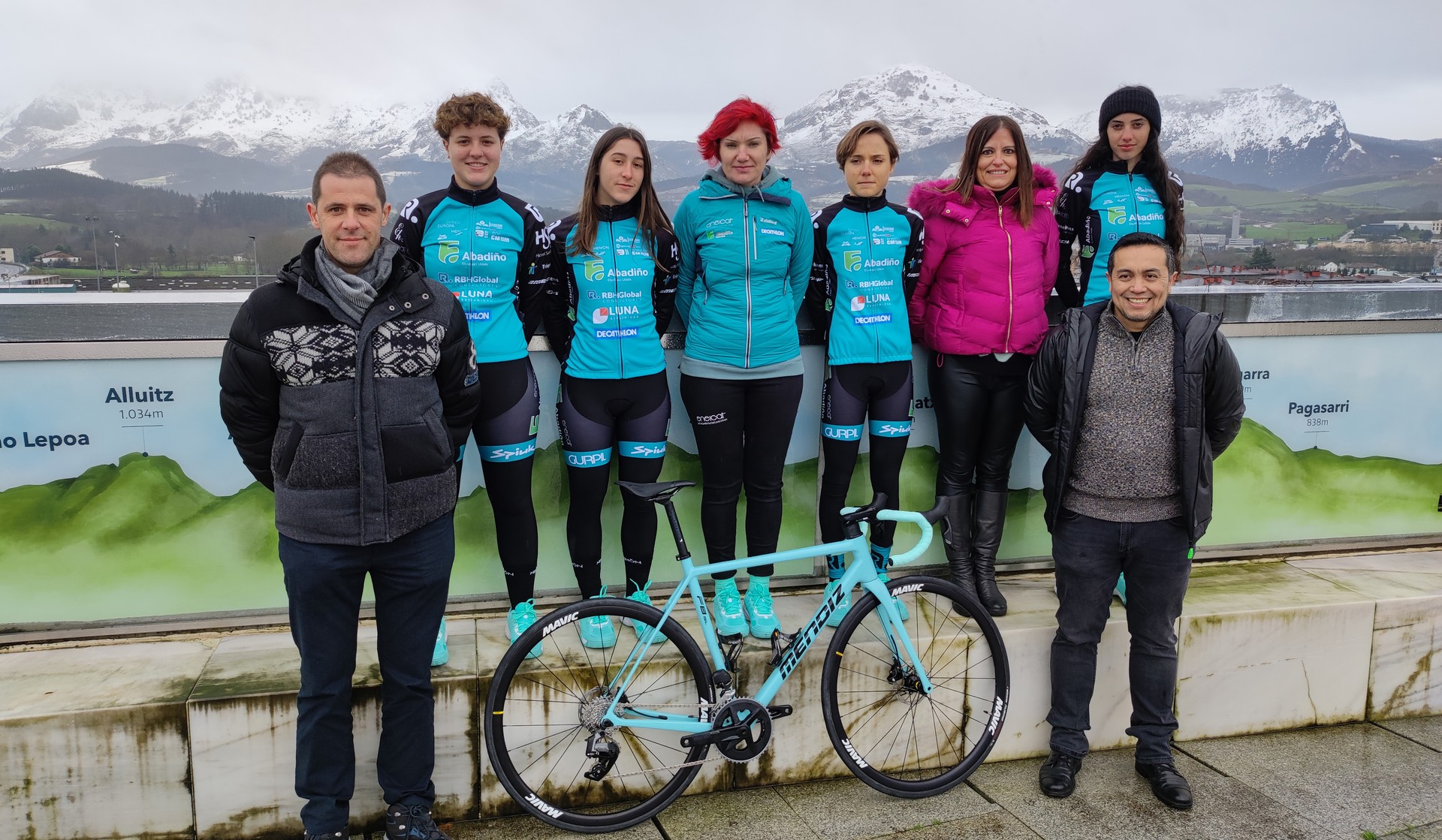 23 urtez azpiko Abadiño Cycling Academia talde berria aurkeztu dute