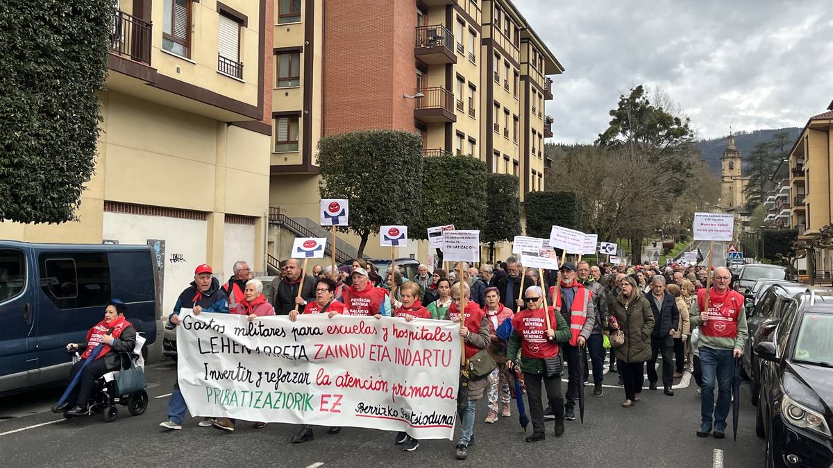 Beste behin, kalera irten dira berriztarrak osasun publikoaren defentsan