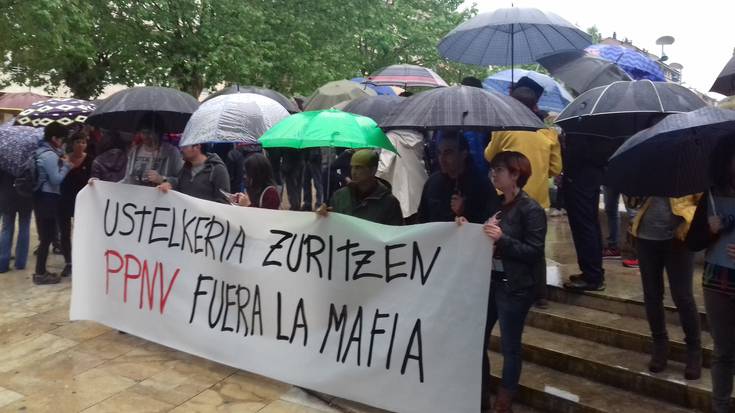 EAJ eta PPren arteko akordioa kritikatu dute Durangon