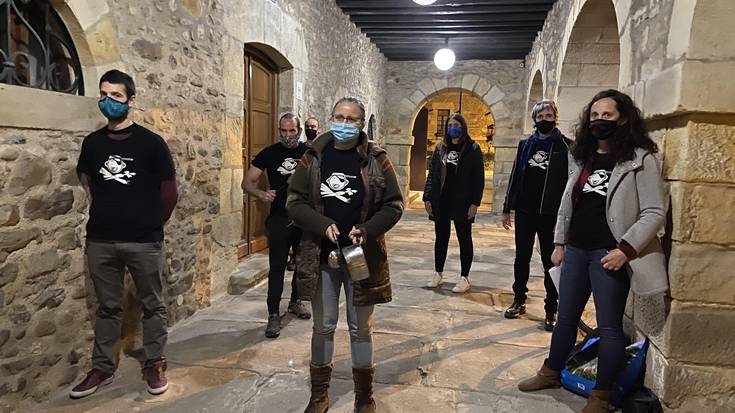 Berton Bertokoak lapiko-jotzea antolatu du, eskoletan kalitatezko elikadura bermatu dadin aldarrikatzeko