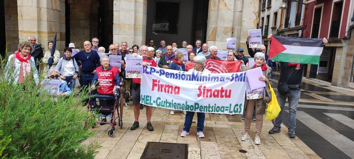 Zortzi urte "pentsio duin eta publikoak" kalean defendatzen