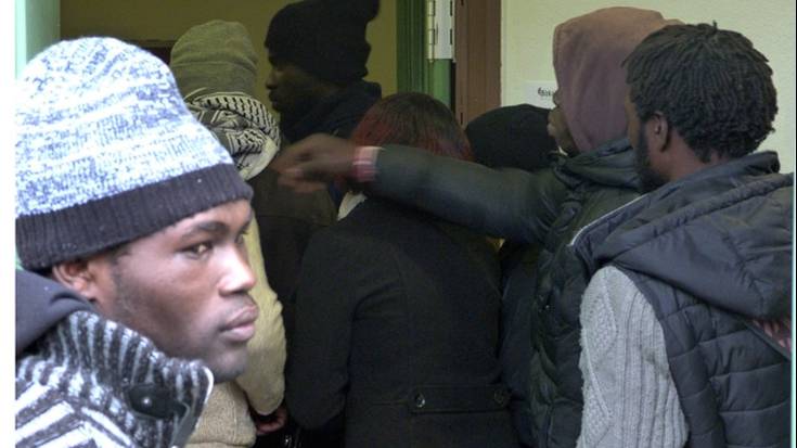 200 bat senegaldar Durangon batu dira paperak eguneratzeko