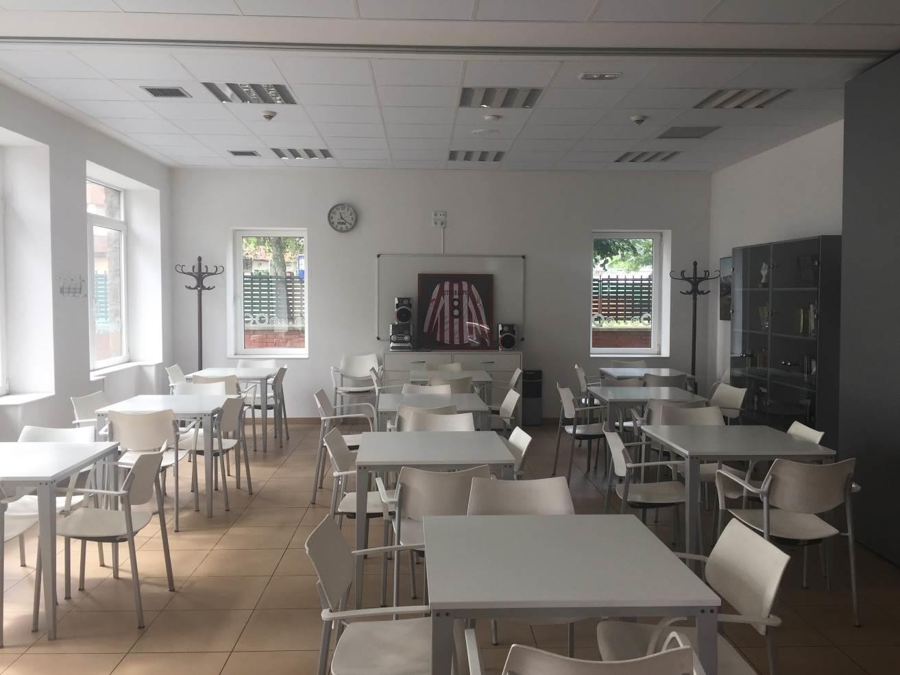 Jubilatuen egoitzako taberna lizitaziora atera du udalak