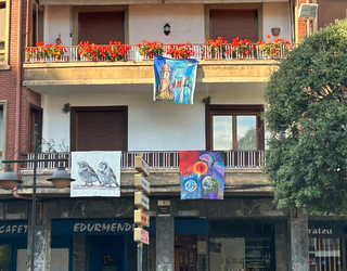 Zornotzako artisten lanak balkoietan zintzilikatzeko ordua