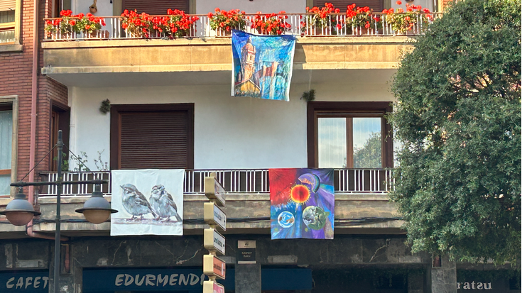 Zornotzako artisten lanak balkoietan zintzilikatzeko ordua