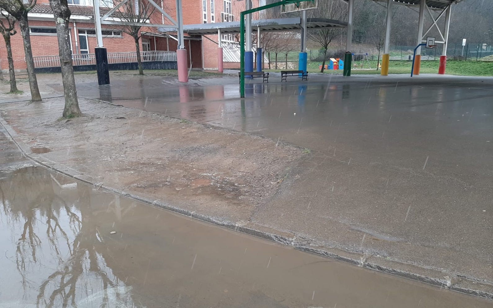 Abadiñoko EH Bilduk Zelaietako jolastokia uda honetan eraberritzeko eskatu dio gobernu taldeari